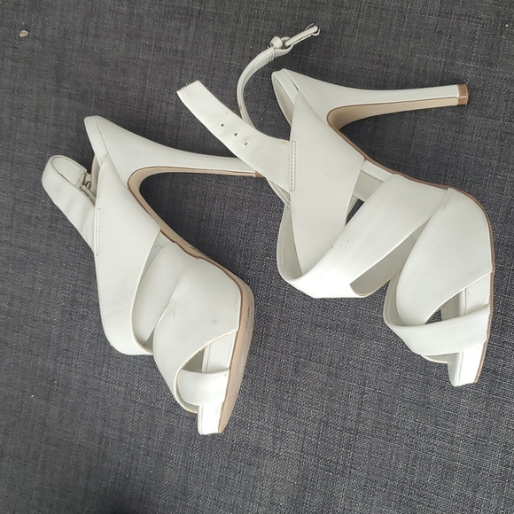 Aldo straps pumps in white, size 7